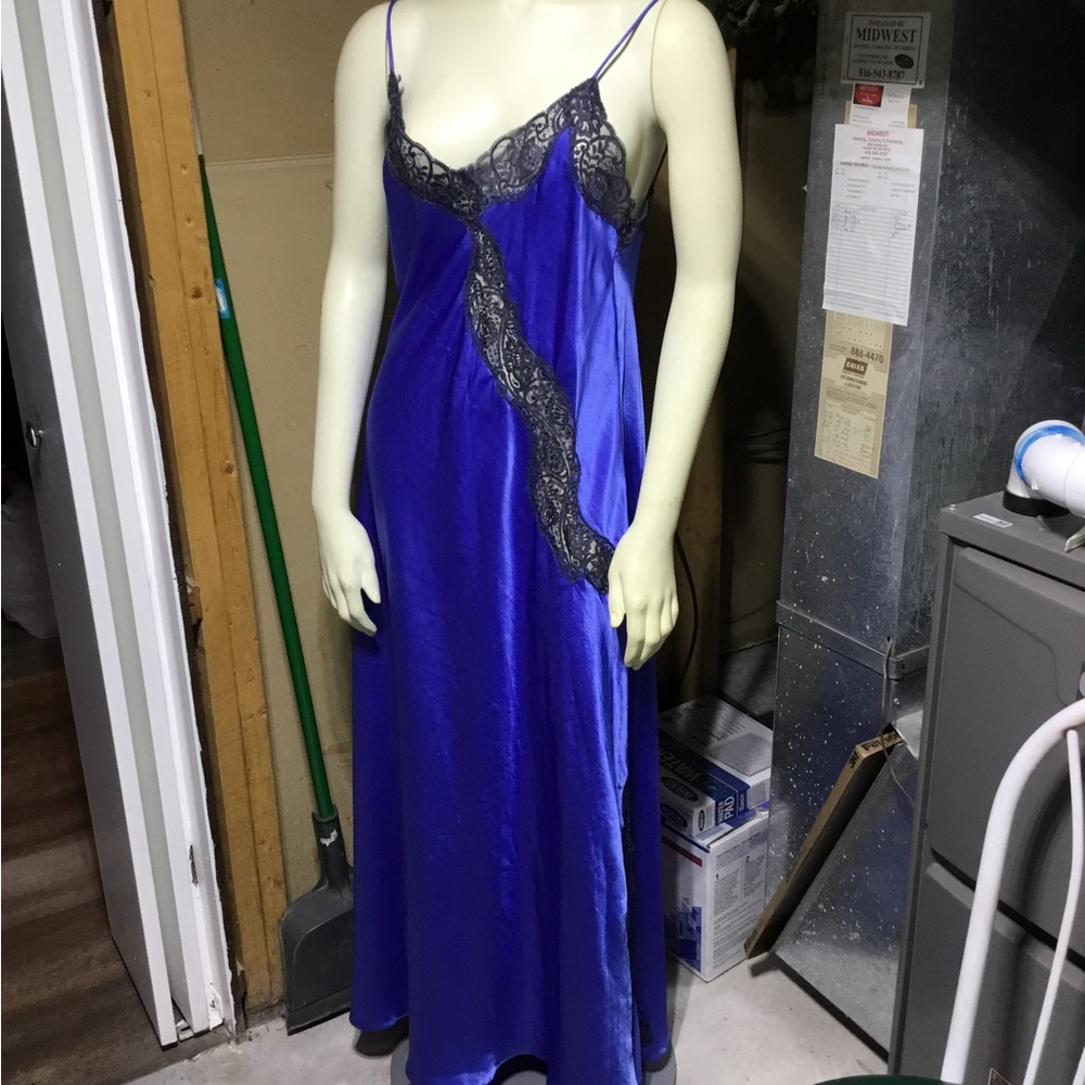 Victorian Lace Blue Purple - Picture 5 of 16